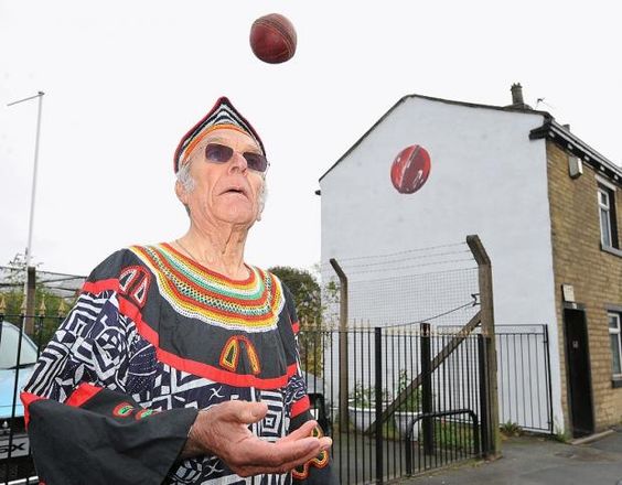 HANSON, Barry, cricket ball